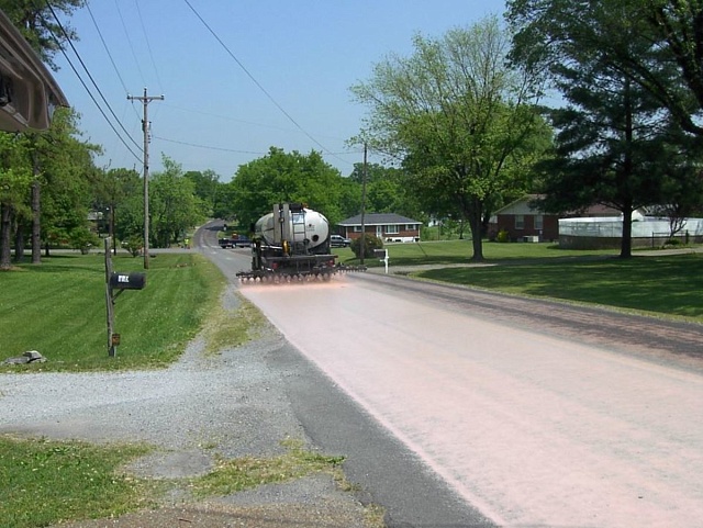 Нанесение омолаживающих составов на асфальт методом Fog Seal - Режувенаторинг